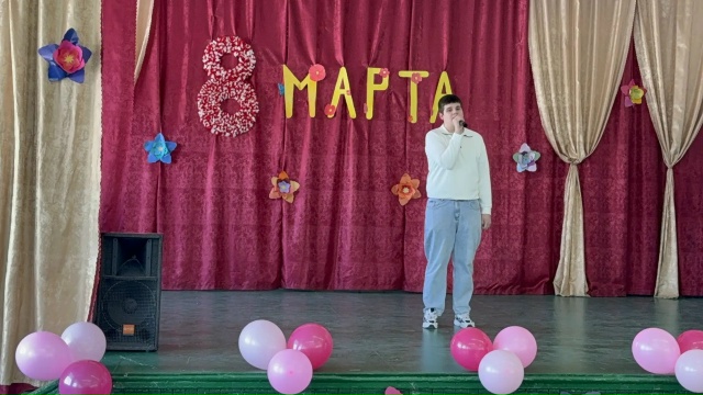 Школьный концерт: дарим радость к 8 Марта!.
